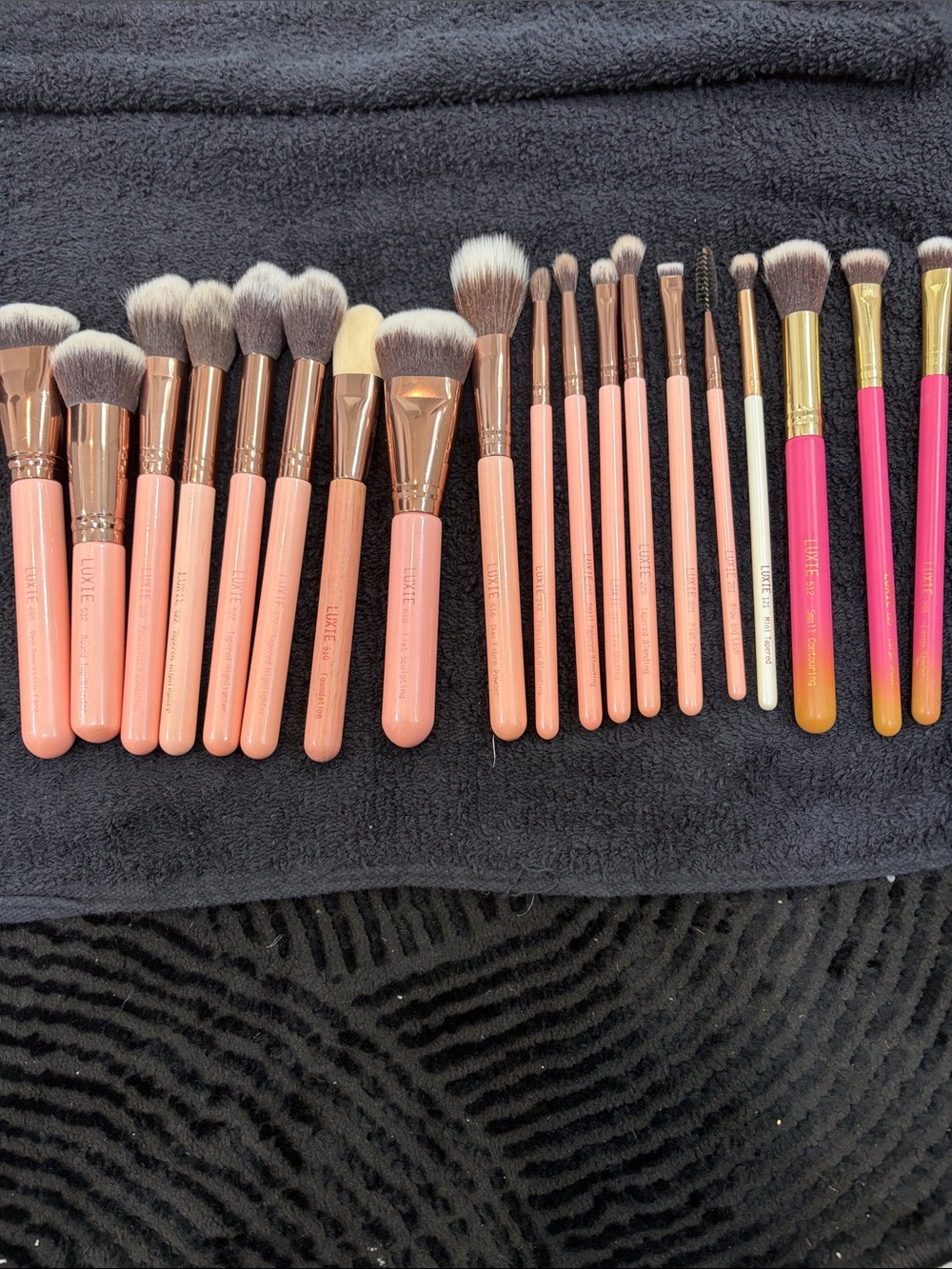 Luxie Pink Makeup Brush Set - 19-Piece Rose Pink Brush Collection